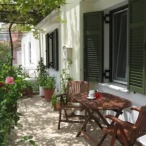 Nostalgia A In 50 Metres From The Sea Apartment