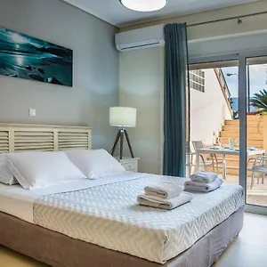 Lilly, With Communal Pool, 10 Meters From Sea Apartment