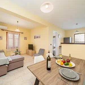 Sea Salt Apartment